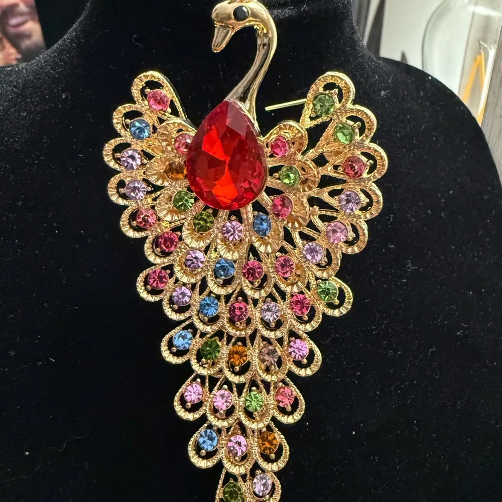 Elegant Gold Multicolor Swan Brooch - Picture 3 of 3